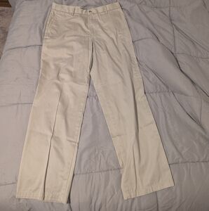 Dockers Men's Light Khaki Chinos